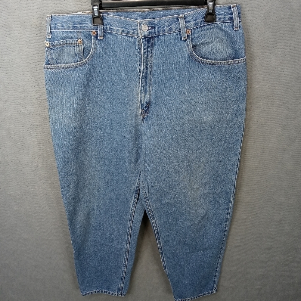 Levi's 560 men's loose fit blue jeans. Sz 38x32. Rise 13". 293 9pm